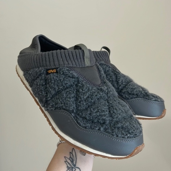 Teva ReEmber Fleece Moc Dark Gull Grey Slipper - Picture 3 of 13